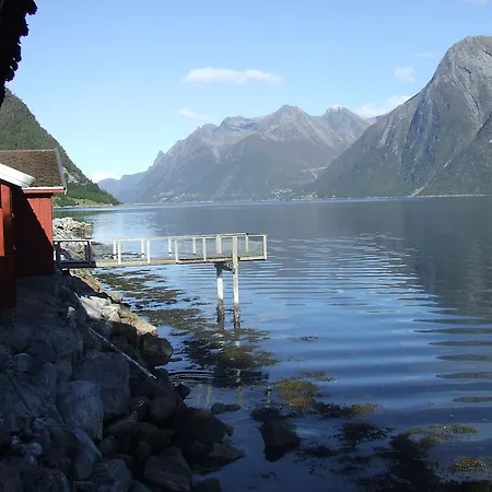 Lodger Hustadnes Fjordhytter *