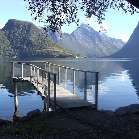 Lodger Hustadnes Fjordhytter *