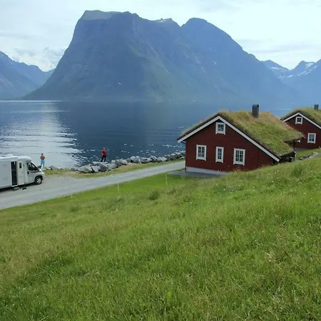 Hustadnes Fjordhytter