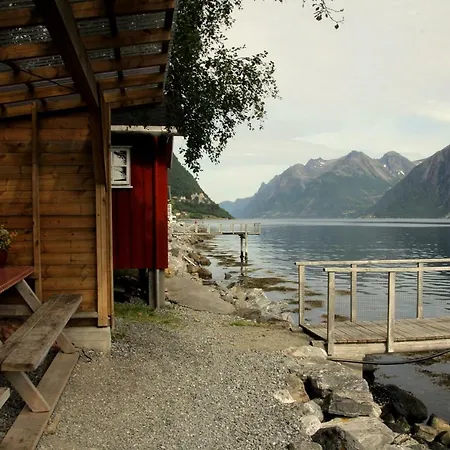 Hustadnes Fjordhytter